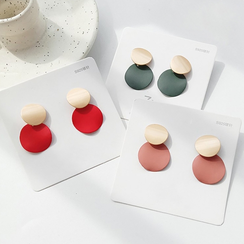 Contrast color geometric round metal earrings with individual studs